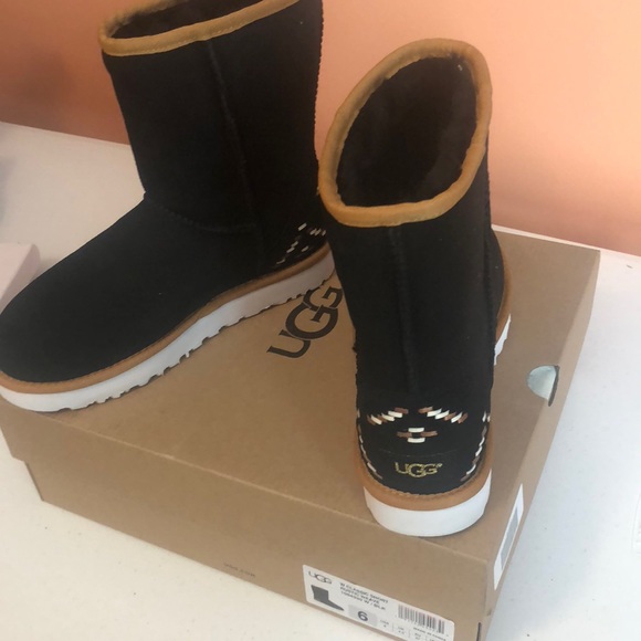 UGG Shoes - NWT UGG Classic Short Shearling Rustic Weave Boots